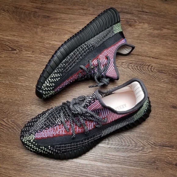Yeezy 350 v2 - Picture 3 of 8